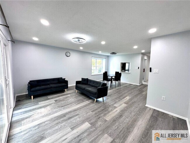Building Photo - 102 Goodwin Dr