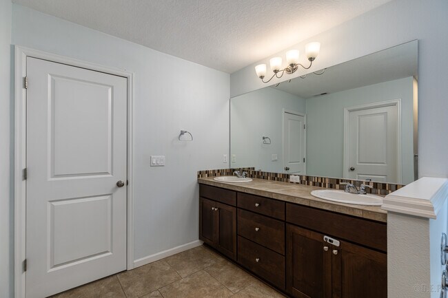 Building Photo - 33284 SW Havlik Dr