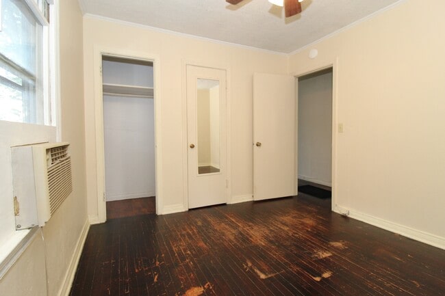 Building Photo - 613 Reagan St
