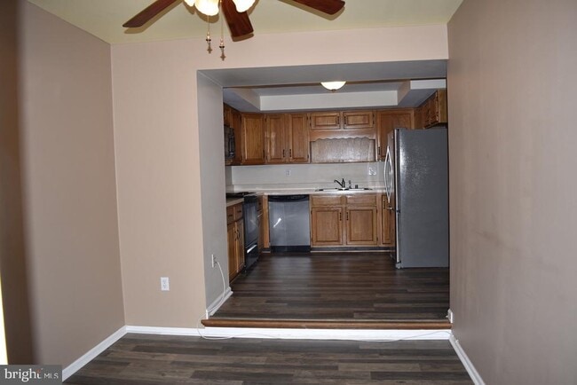 Building Photo - 8278 Waterside Ct