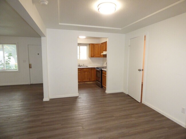 Building Photo - 4772/4776/4782 Sunnyview Rd NE Salem, OR 97305