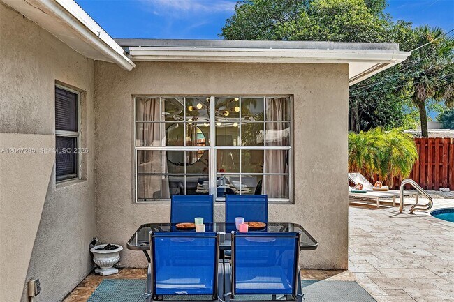 Building Photo - 4633 SW 28th Ave