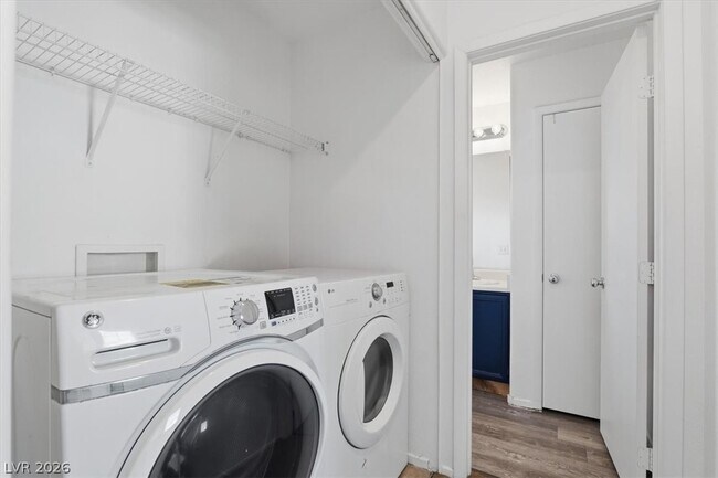 Building Photo - 541 Penzance Ct