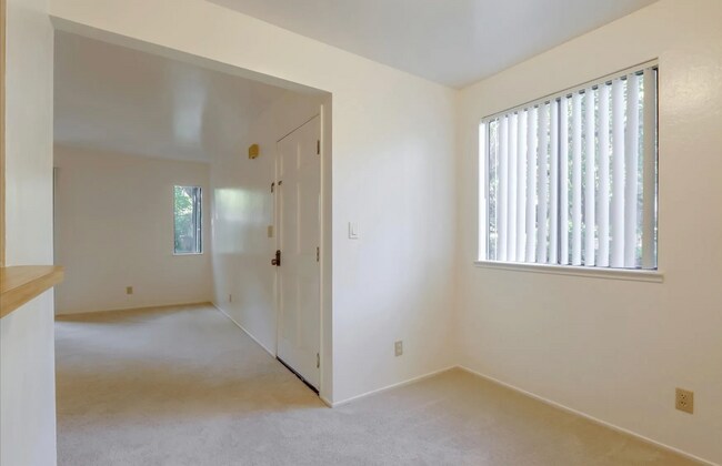 Building Photo - 1158 Honey Trl