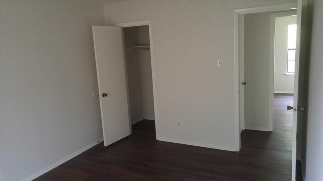 Building Photo - 1608 Dale Cove