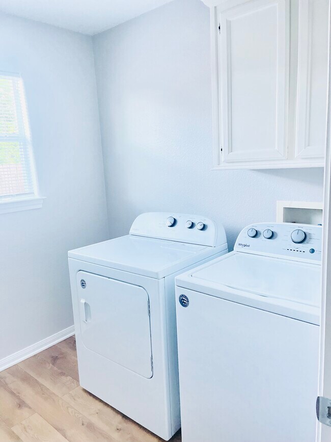 Huge laundry room - 2024 Jean St