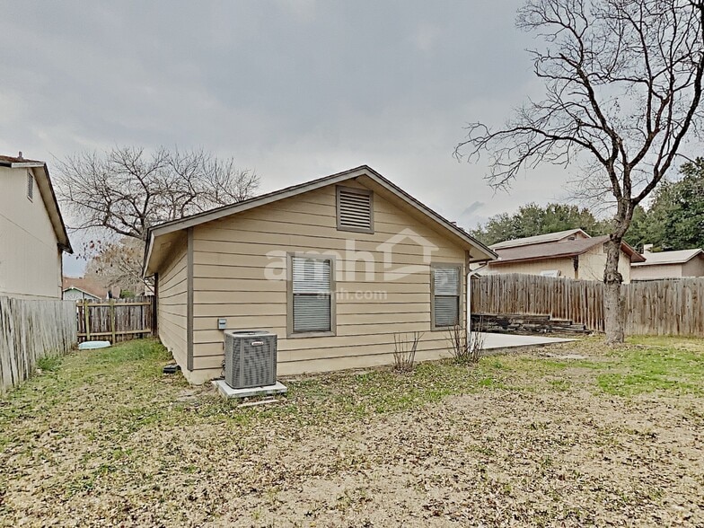 Building Photo - 734 Cypresscliff Dr