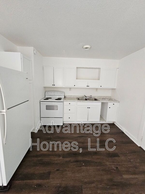 Building Photo - 11410 Palmer Ave