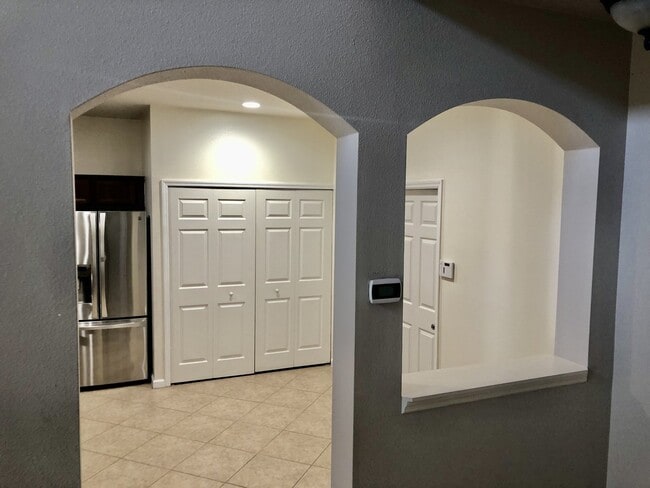 Building Photo - A gorgeous 4 Bedroom 2.5 Baths For Rent