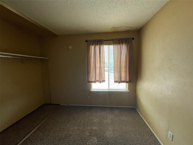 Building Photo - 9611 Blue Creek Ln