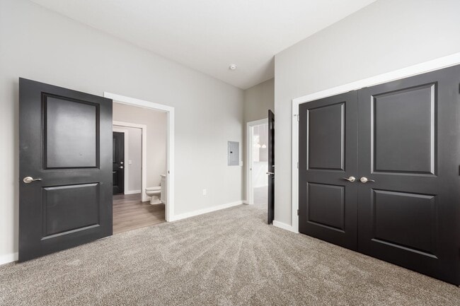Interior Photo - Powell Crossing