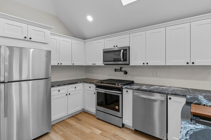 Building Photo - 376 Arnolds Neck Dr