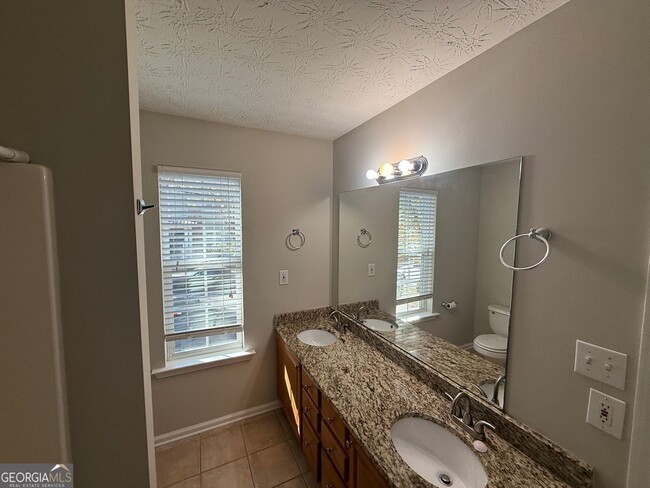 Building Photo - 27 Montgomery St NE