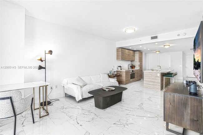 Building Photo - 650 NE 32nd St