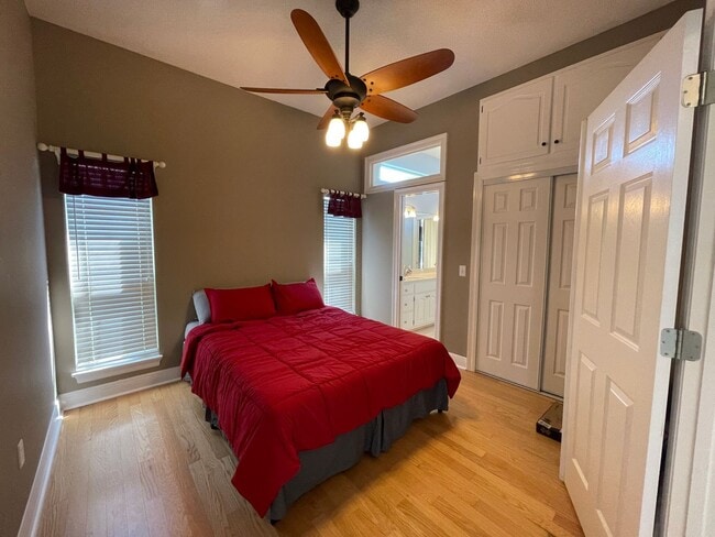 Building Photo - For Lease - 3 BR|2.5 BA w/ In-ground Pool in Palm Bay!