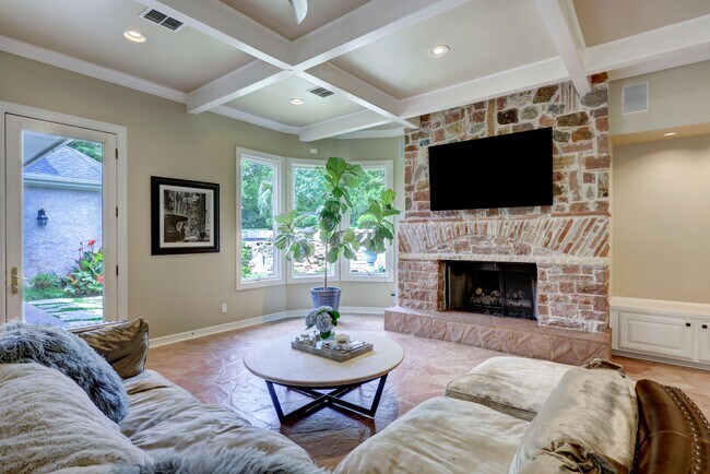 Building Photo - 102 Wood Trail