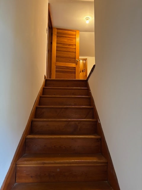 To upstairs bedroom/den - 213 Landsdowne St