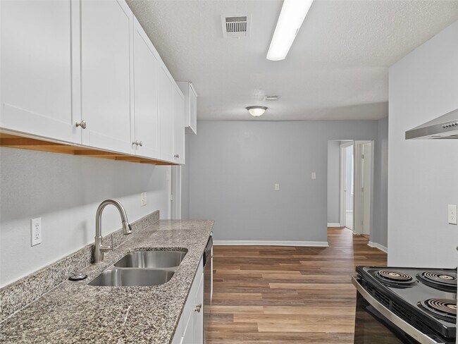 Building Photo - 5427 Willow Glen Dr