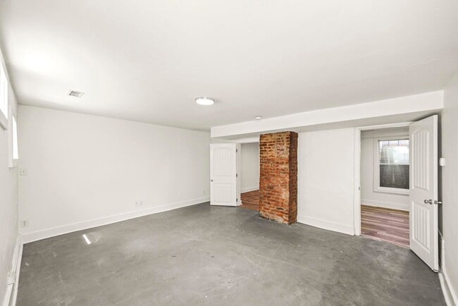 Building Photo - 611 S 14th St