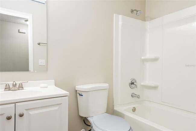 Building Photo - 913 Redwood Ct