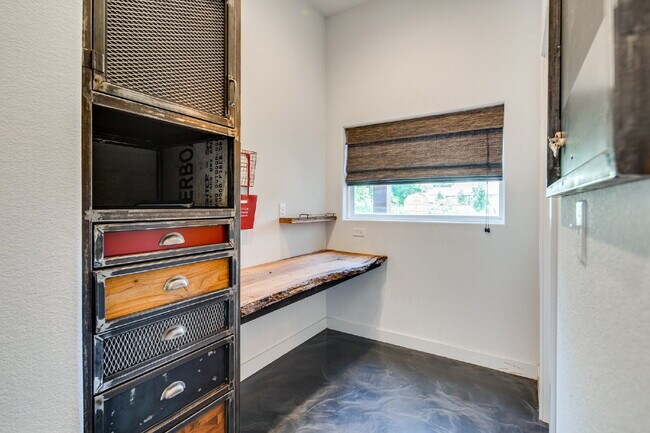 Building Photo - "Classy 3-Bed Oasis with Granite Touches &...