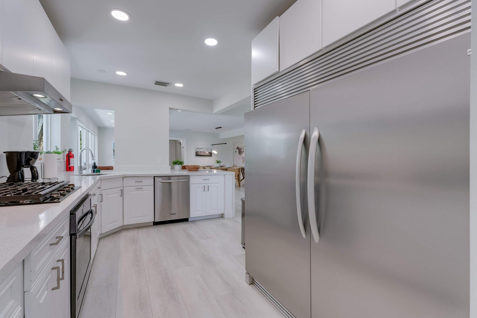 Building Photo - 819 Hollywood Blvd