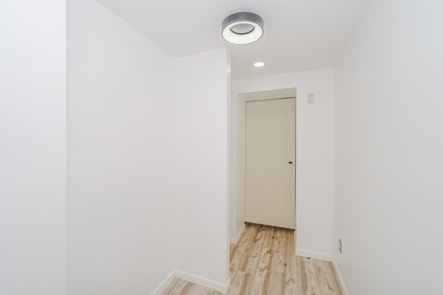 Building Photo - 384 Lafayette Ave