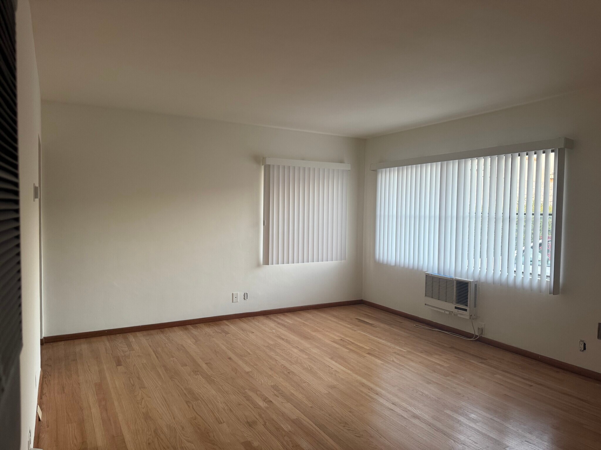 Living room - 544 W Vesta St