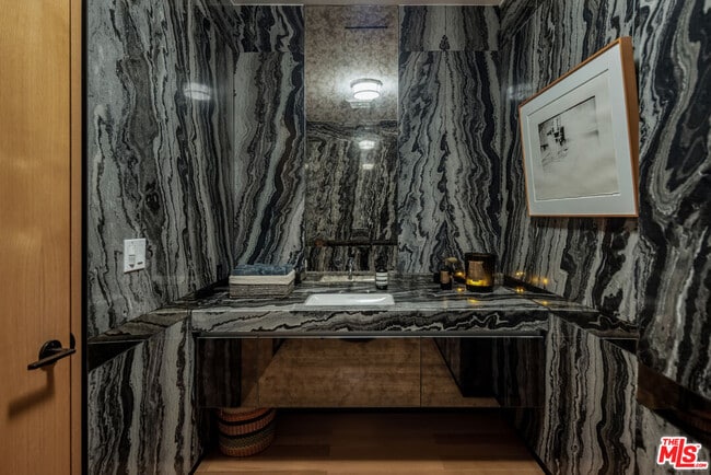 Building Photo - 1120 El Retiro Way