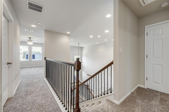 Building Photo - 2304 S Lakeline Blvd