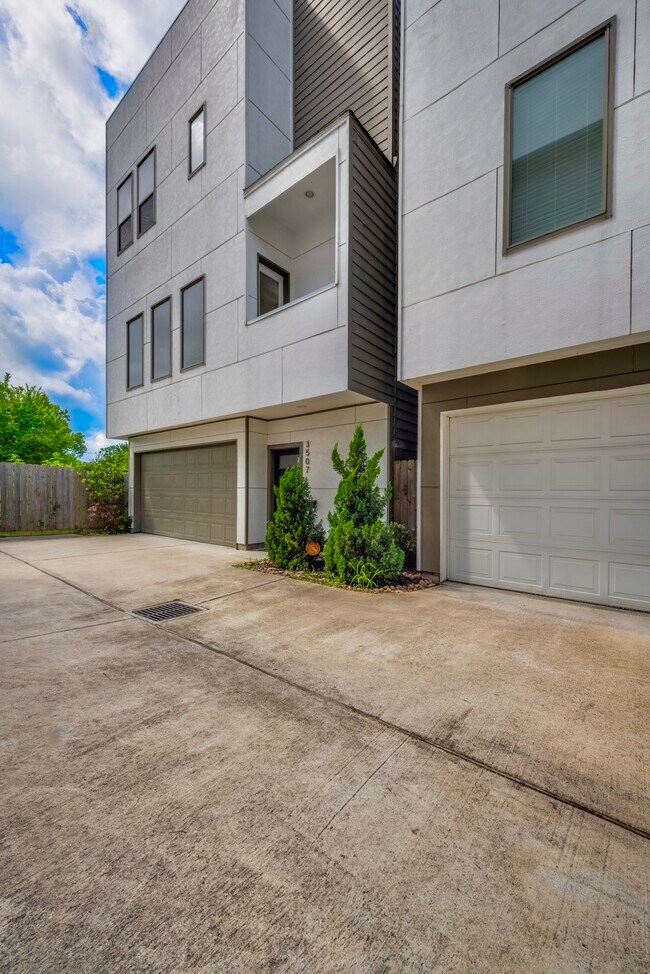 Building Photo - 3507 Bastrop St