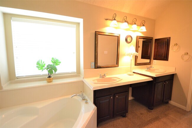 Building Photo - 1514 Coyote Hills Ln