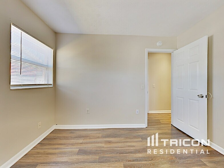 Building Photo - 1201 Windsor Cir