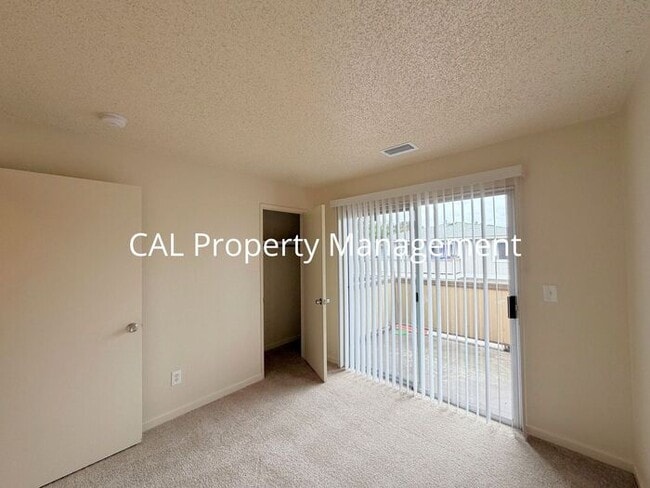 Building Photo - Condo for Rent in North Salinas!