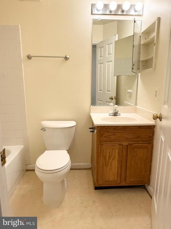 Building Photo - 8809 Francisco Ct