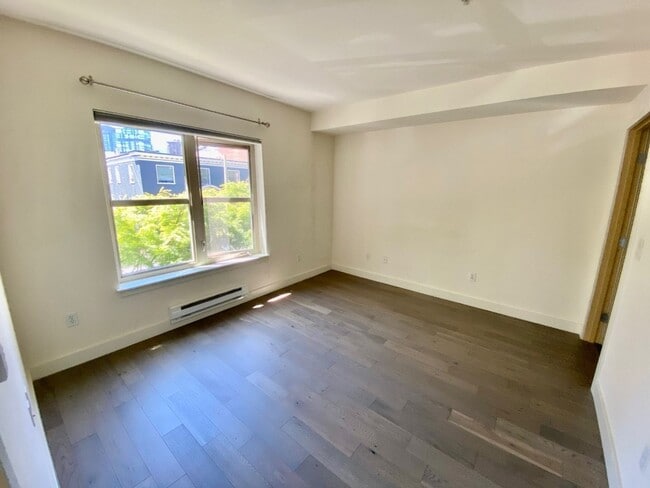 Building Photo - 1bd/1ba Seattle Condo