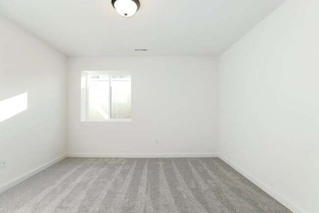 Building Photo - 5314-5316 N Pinecrest St