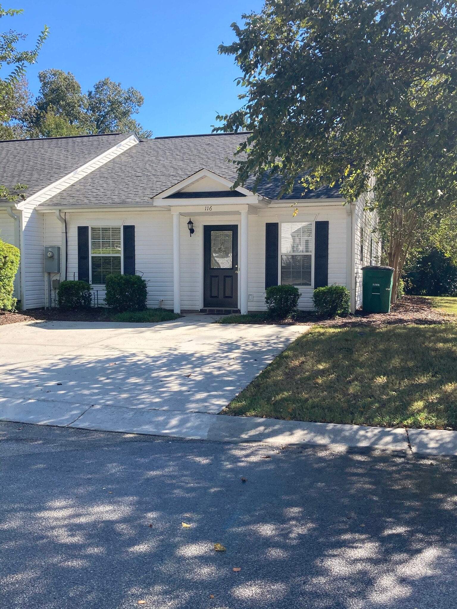 End unit - 116 Amity Ln