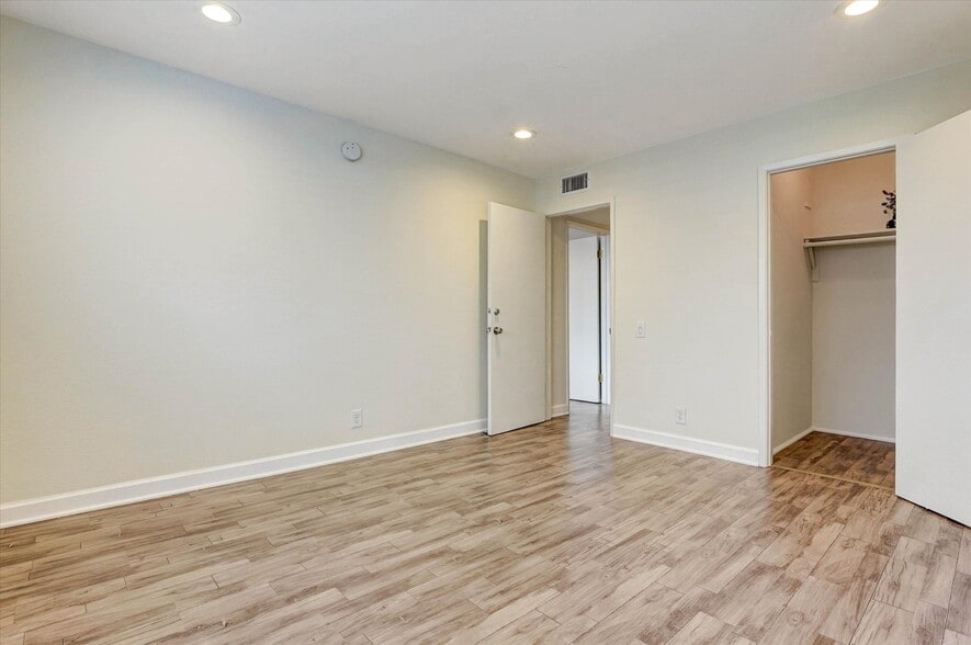 2nd bedroom - 4637 Willis Ave