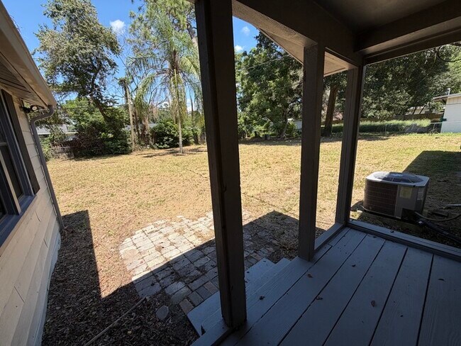 Building Photo - 3/2 Orlando Home Large Back Yard Immediate Move In!
