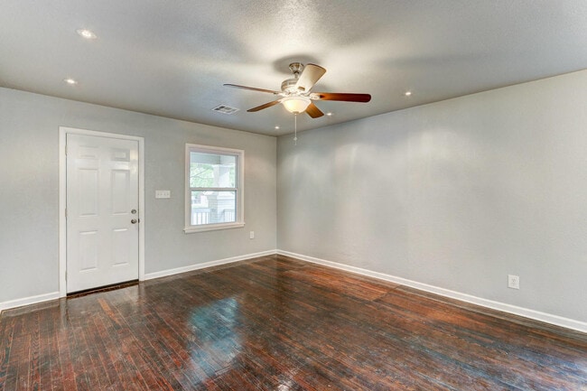 Building Photo - Remodeled Retreat w/ Covered Patio, Front ...