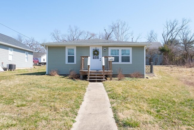 Primary Photo - Single Family 3 bedroom / 2 bath house
