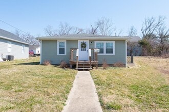 Building Photo - Single Family 3 bedroom / 2 bath house