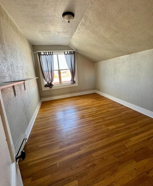 Building Photo - 107 E Bridge Ave