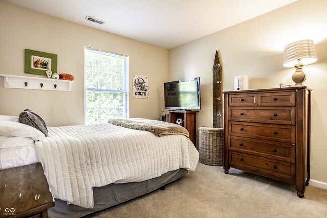 Building Photo - 14924 Oak Rd