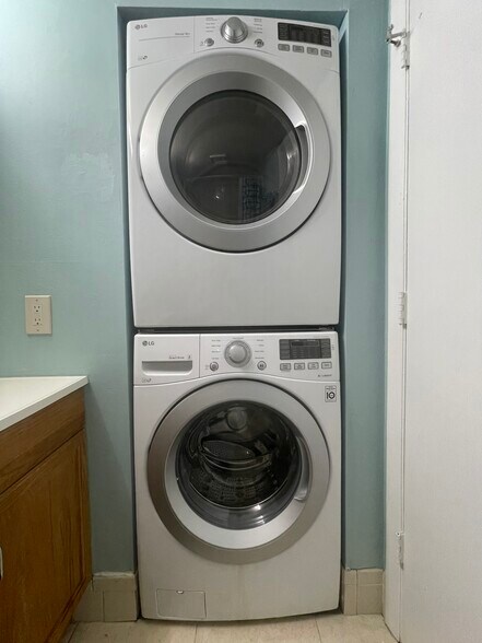 Building Photo - 640 Tennis Club Dr