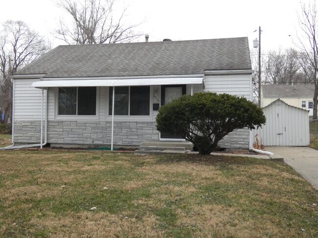 Primary Photo - Beautiful Home in North Kansas City School...