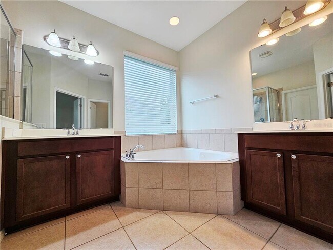 Building Photo - 12754 Garridan Ave