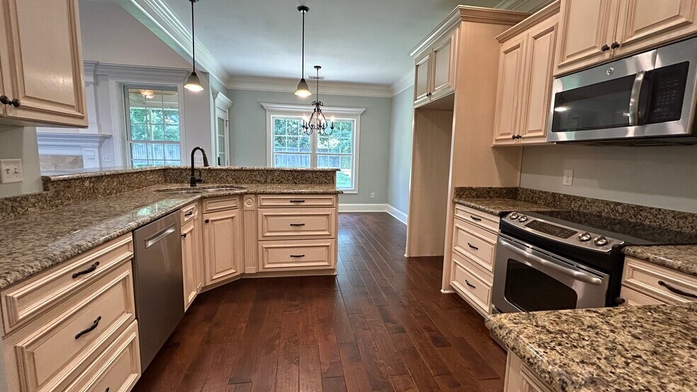 Building Photo - 389 Chastain Cir