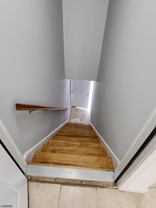 Building Photo - 83 Wayne Ave